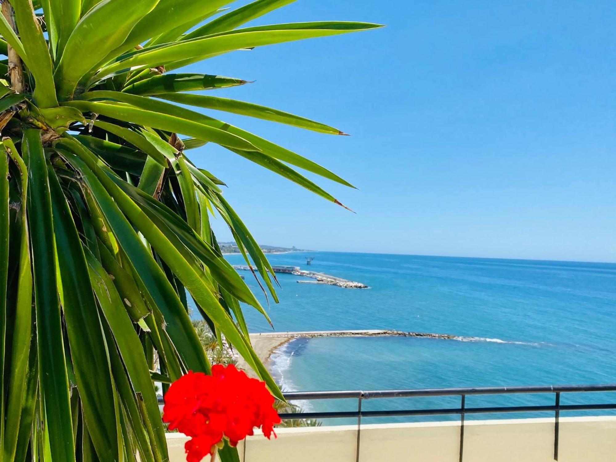 The First Line Of The Sea Apartament